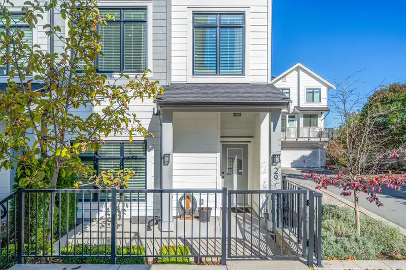 29 17557 100 AVENUE - photo 4 of 25