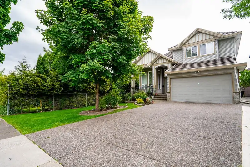 15128 68A AVENUE - photo 1 of 40