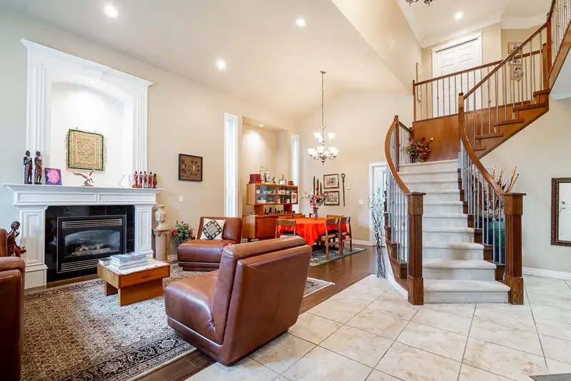 15128 68A AVENUE - photo 3 of 40