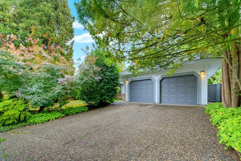 7269 150A STREET - photo 3 of 25