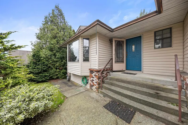 5553 181A STREET - photo 3 of 25