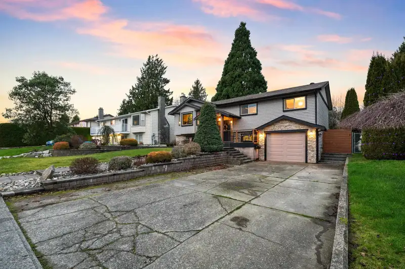 17265 59A AVENUE - photo 3 of 39