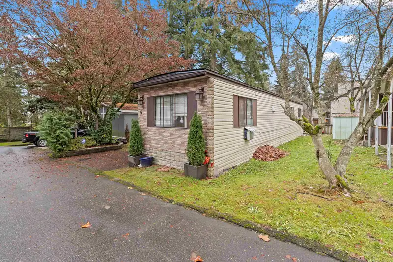 6 6571 KING GEORGE BOULEVARD - photo 1 of 16