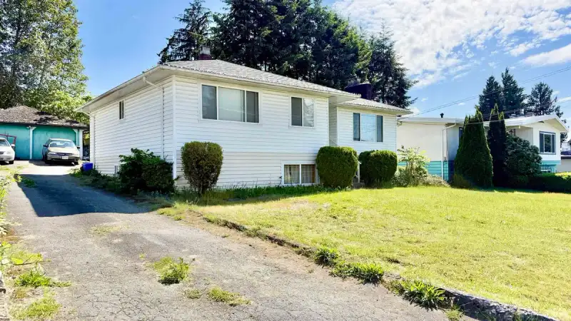 13688 113 AVENUE - photo 1 of 7