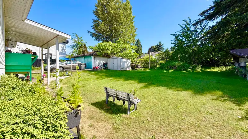 13688 113 AVENUE - photo 4 of 7