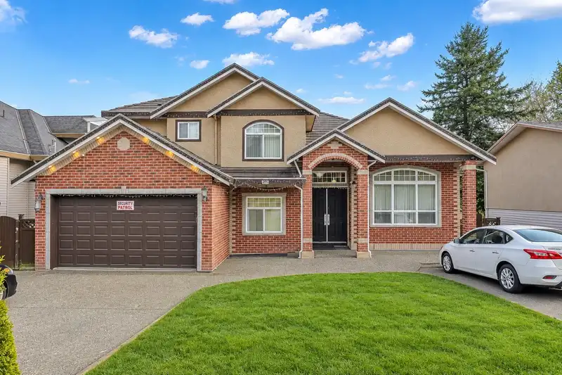 14078 68 AVENUE - photo 1 of 28
