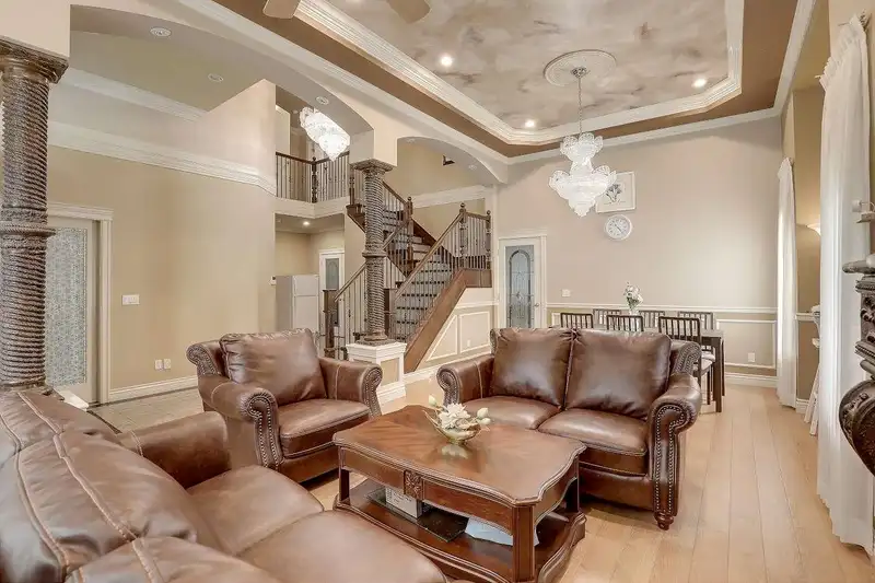 14078 68 AVENUE - photo 2 of 28