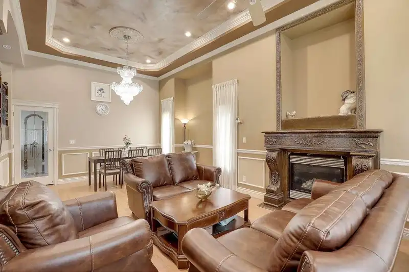 14078 68 AVENUE - photo 3 of 28