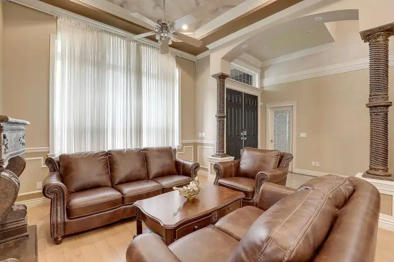 14078 68 AVENUE - photo 4 of 28