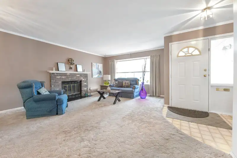 6043 174 STREET - photo 4 of 30