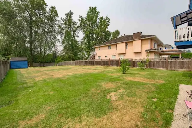 8997 144 STREET - photo 2 of 4