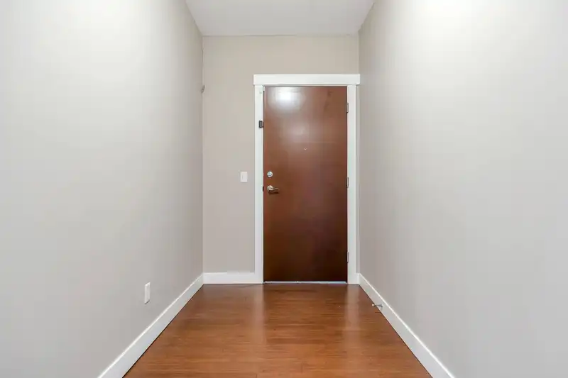320 14333 104 AVENUE - photo 3 of 40