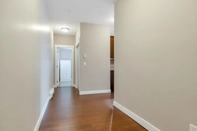 320 14333 104 AVENUE - photo 4 of 40