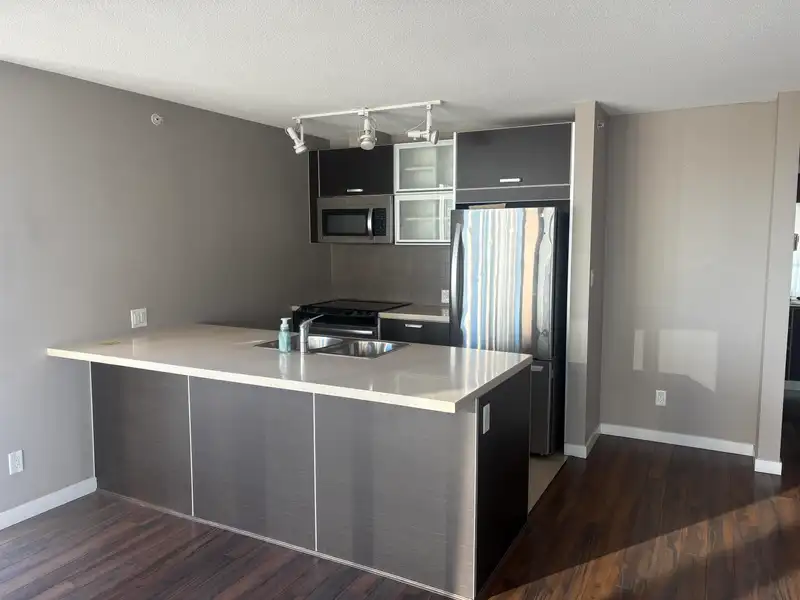 1904 9981 WHALLEY BOULEVARD - photo 2 of 10