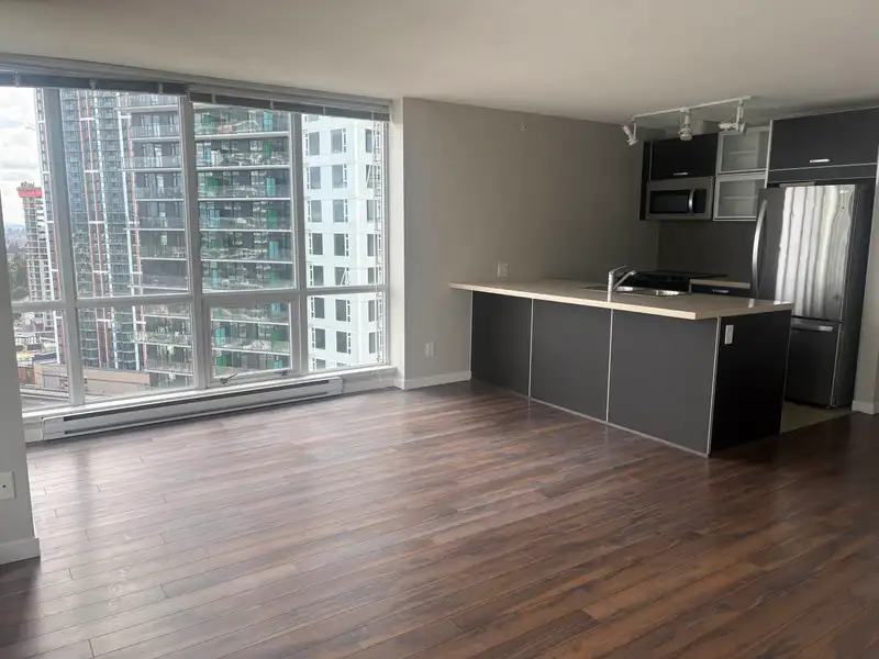 1904 9981 WHALLEY BOULEVARD - photo 4 of 10