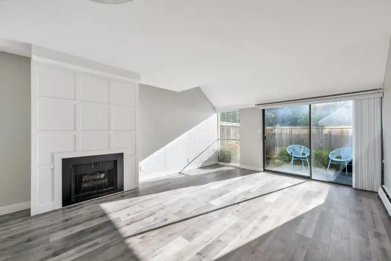 106 17720 60 AVENUE - photo 1 of 25