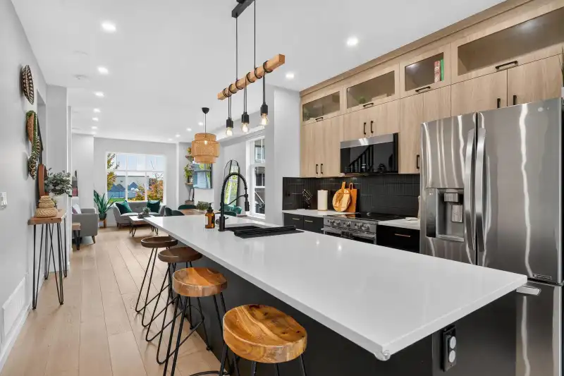 44 6956 193 STREET - photo 1 of 36