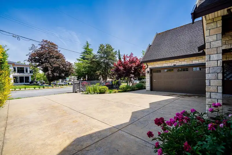 6751 135 STREET - photo 3 of 40