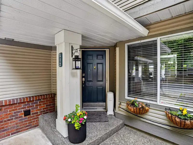 512 13900 HYLAND ROAD - photo 2 of 25