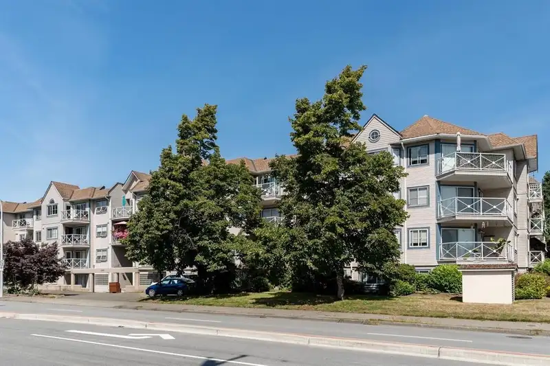327 12101 80 AVENUE - photo 1 of 18