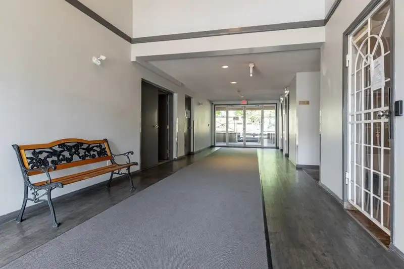 327 12101 80 AVENUE - photo 2 of 18