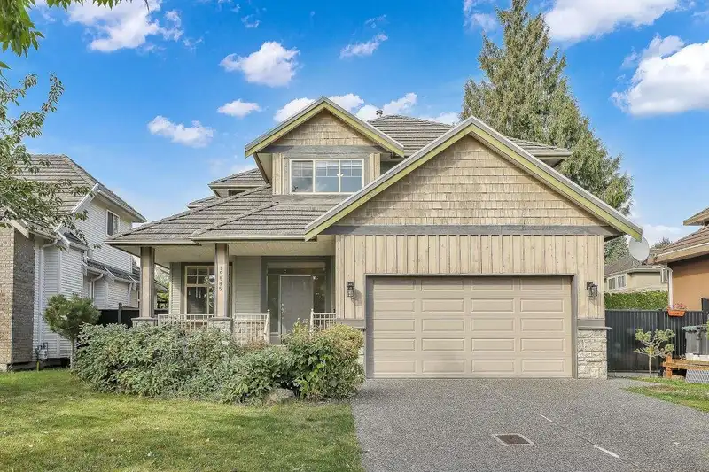 15885 110 AVENUE - photo 1 of 35