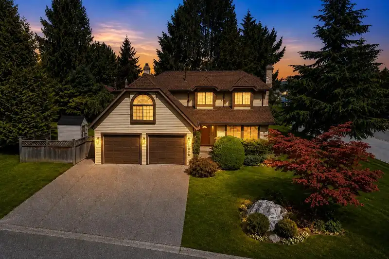 15049 75 AVENUE - photo 3 of 26