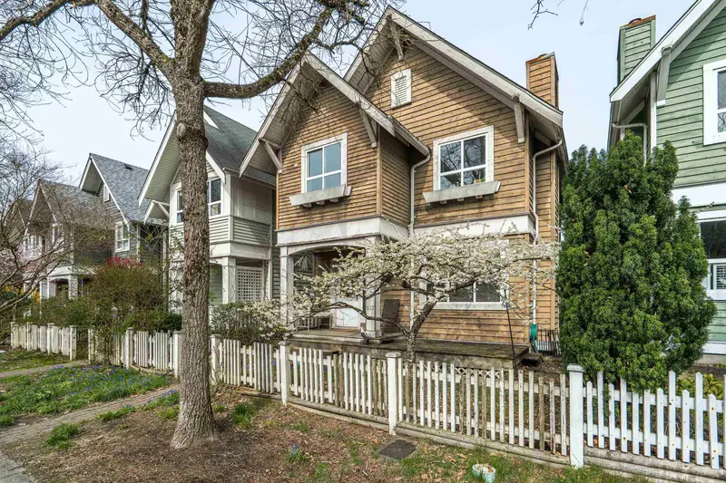 137 STAR CRESCENT - photo 2 of 25