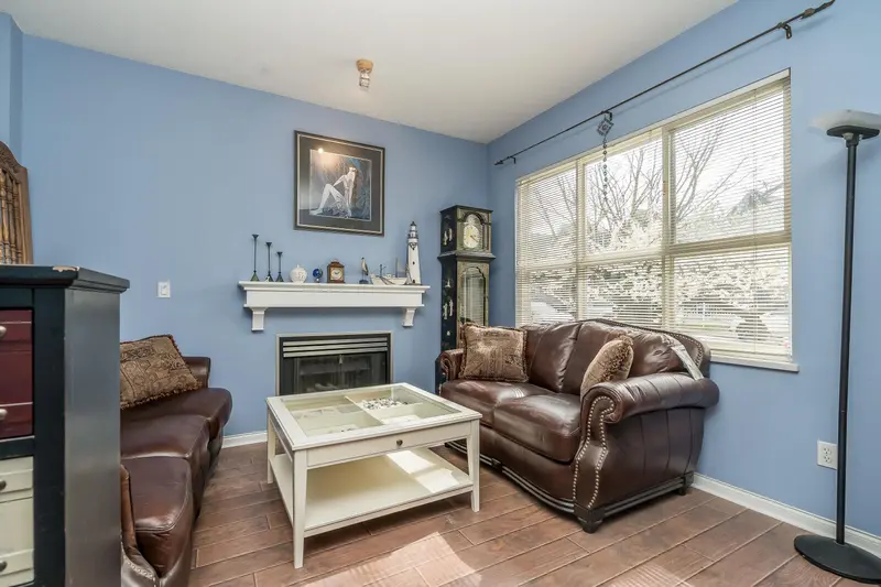 137 STAR CRESCENT - photo 4 of 25