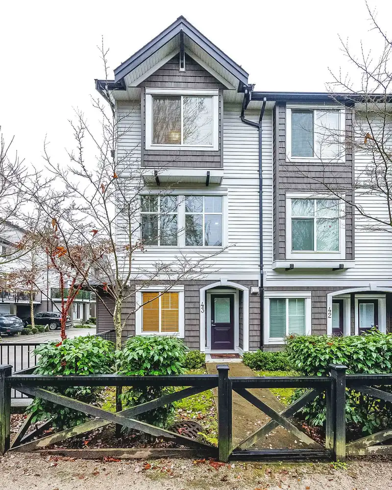 43 14271 60 AVENUE - photo 1 of 30
