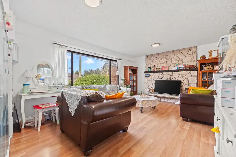 16730 26 AVENUE - photo 3 of 5