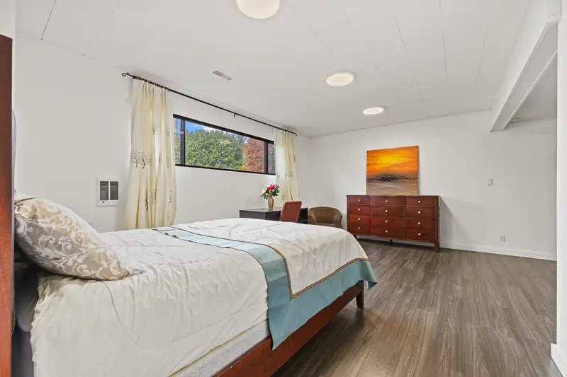 16730 26 AVENUE - photo 4 of 5