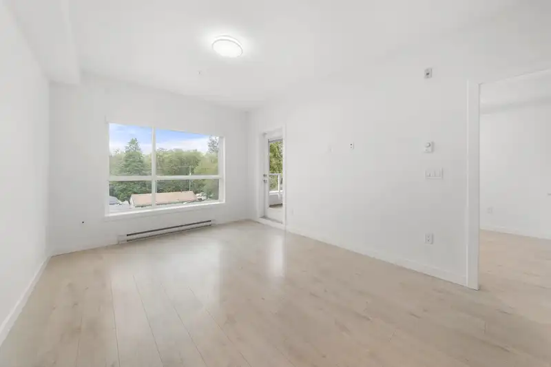 312 14225 103A AVENUE - photo 2 of 30