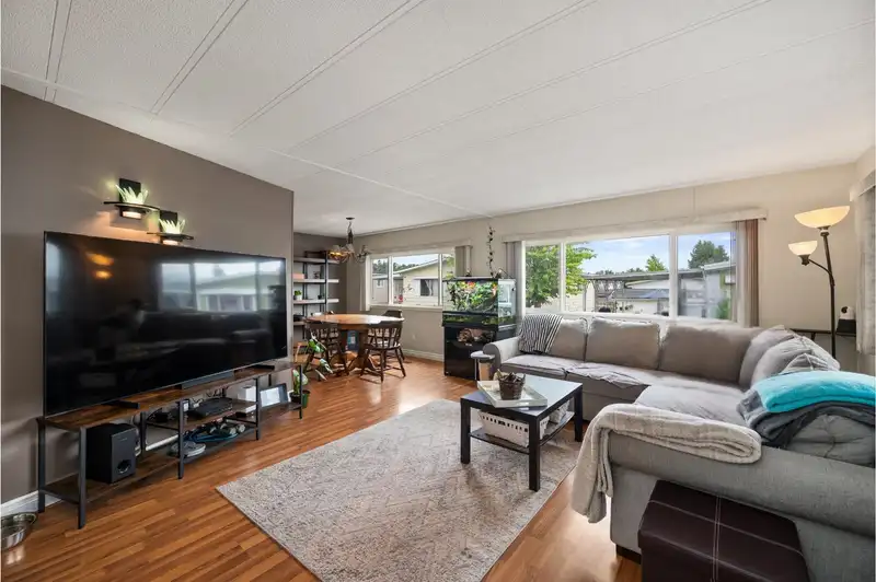 22 8254 134 STREET - photo 3 of 27