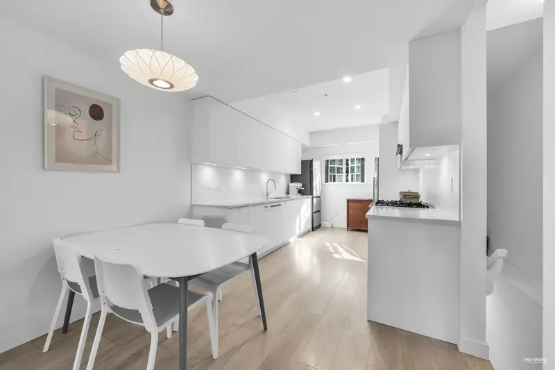 204 678 FAIRVIEW STREET - photo 1 of 18