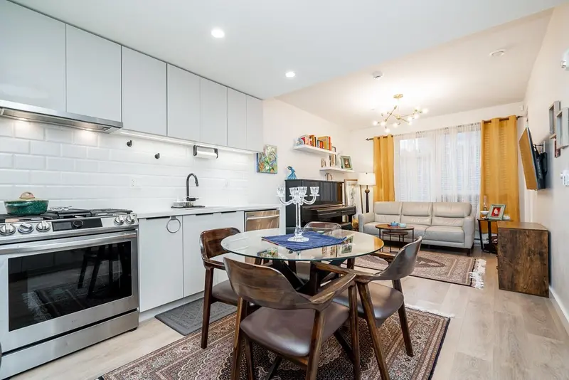 112 3038 ST. GEORGE STREET STREET - photo 1 of 25