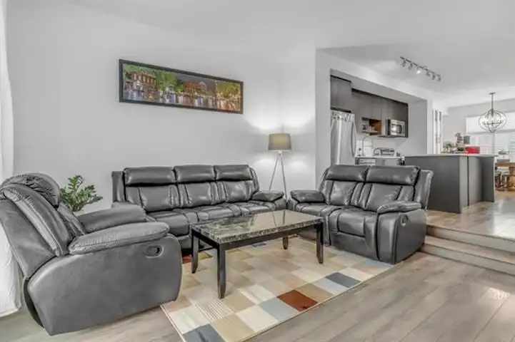 80 8168 136A STREET - photo 2 of 23