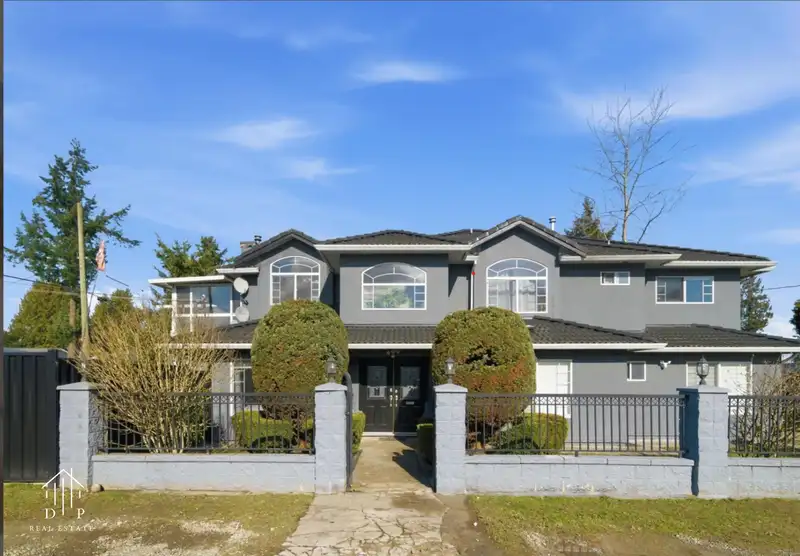 13155 110 AVENUE - photo 1 of 34
