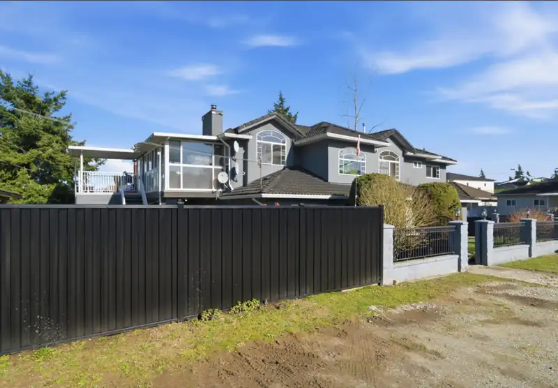 13155 110 AVENUE - photo 2 of 34