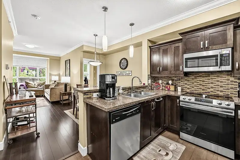 411 13897 FRASER HIGHWAY - photo 2 of 19