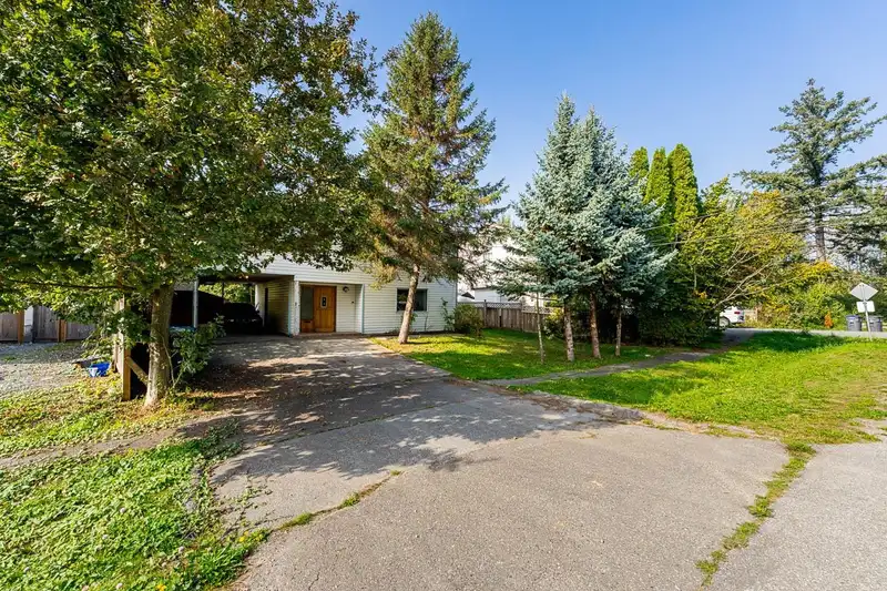 11525 125A STREET - photo 2 of 25