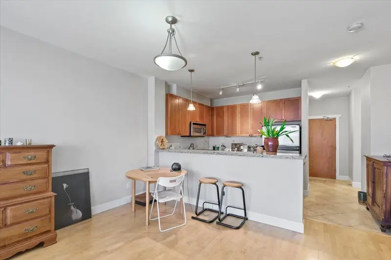 113 4211 BAYVIEW STREET - photo 4 of 25