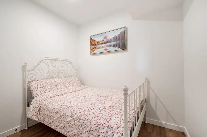 712 10448 UNIVERSITY DRIVE - photo 4 of 40