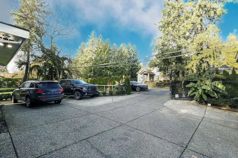 12970 56 AVENUE - photo 3 of 36