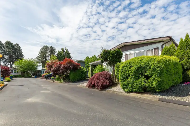 124 8234 134 STREET - photo 4 of 40