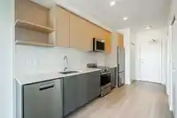 611 10777 138 STREET - thumbnail 2