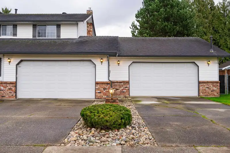 5644 E SUNRISE CRESCENT - photo 2 of 39