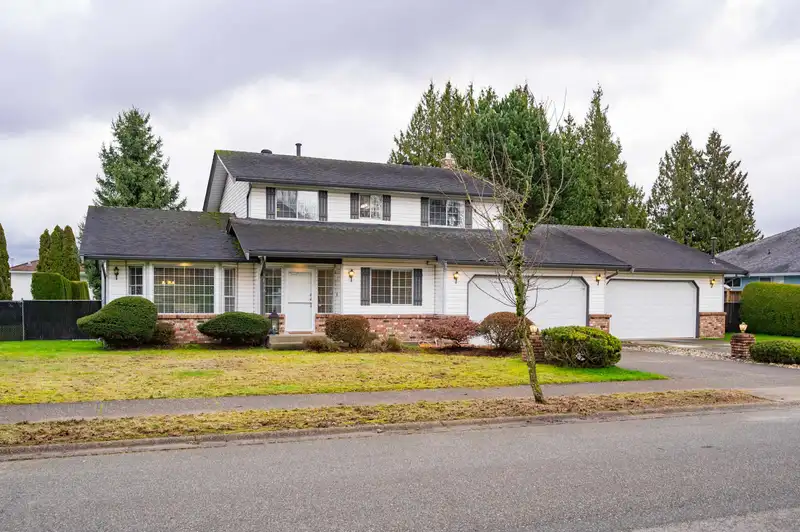 5644 E SUNRISE CRESCENT - photo 4 of 39