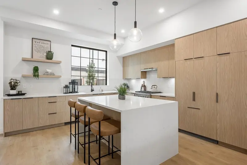 19750 76 AVENUE - photo 1 of 14