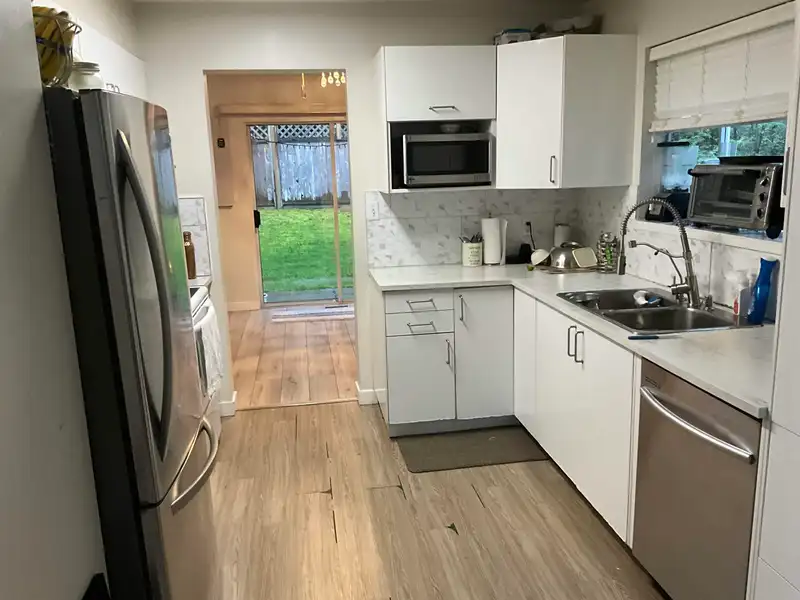 128 8655 KING GEORGE BOULEVARD - photo 4 of 16